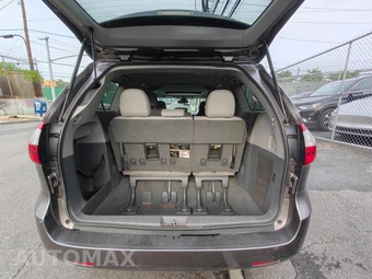 2019 Toyota Sienna XLE 8-Passenger 119.3" WB - miniatura 17
