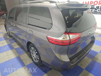 2019 Toyota Sienna XLE 8-Passenger 119.3" WB - miniatura 2