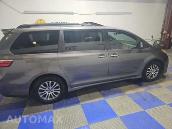 2019 Toyota Sienna XLE 8-Passenger 119.3" WB - miniatura 4