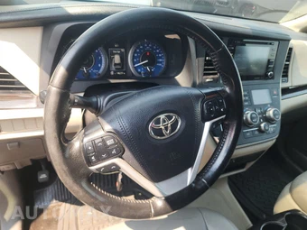 2019 Toyota Sienna XLE 8-Passenger 119.3" WB - miniatura 10