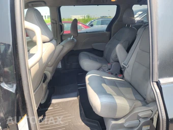 2019 Toyota Sienna XLE 8-Passenger 119.3" WB - miniatura 13