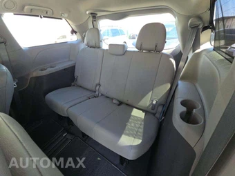 2019 Toyota Sienna XLE 8-Passenger 119.3" WB - miniatura 14