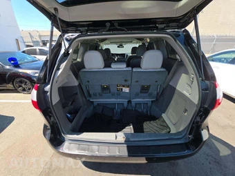2019 Toyota Sienna XLE 8-Passenger 119.3" WB - miniatura 15