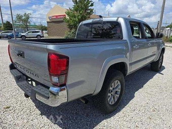 2019 Toyota Tacoma SR5 Crew Cab Medium Bed - miniatura 3