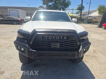 2019 Toyota Tacoma TRD Off-Road Crew Cab Long Bed - miniatura 2