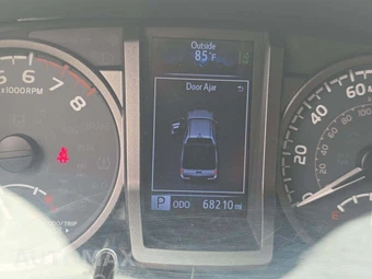 2019 Toyota Tacoma TRD Off-Road Crew Cab Medium Bed - miniatura 9