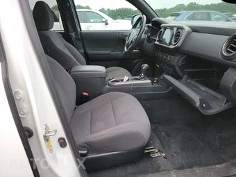 2019 Toyota Tacoma TRD Off-Road Crew Cab Medium Bed - miniatura 8