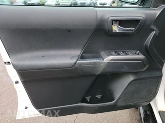 2019 Toyota Tacoma TRD Off-Road Crew Cab Medium Bed - miniatura 9