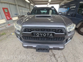 2019 Toyota Tacoma TRD Sport Crew Cab Long Bed - miniatura 2
