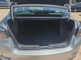 2019 Toyota Yaris LE Sedan - miniatura 13