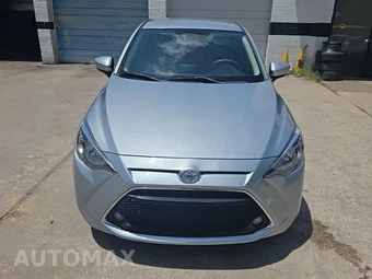 2019 Toyota Yaris LE Sedan - miniatura 2