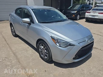 2019 Toyota Yaris LE Sedan - miniatura 3