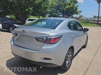 2019 Toyota Yaris LE Sedan - miniatura 4