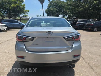 2019 Toyota Yaris LE Sedan - miniatura 5