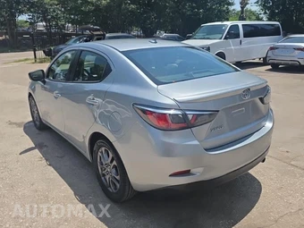2019 Toyota Yaris LE Sedan - miniatura 6