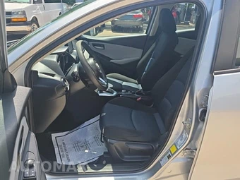 2019 Toyota Yaris LE Sedan - miniatura 7