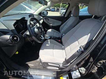 2019 Toyota Yaris LE Sedan - miniatura 13