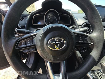 2019 Toyota Yaris LE Sedan - miniatura 16