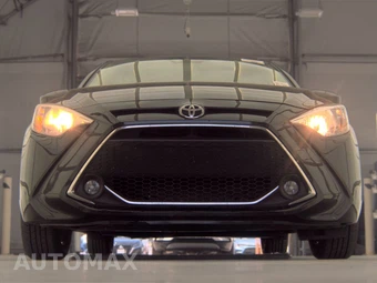 2019 Toyota Yaris LE Sedan - miniatura 3