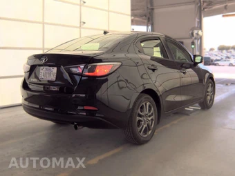 2019 Toyota Yaris LE Sedan - miniatura 5