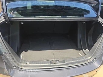 2019 Toyota Yaris XLE Sedan - miniatura 13