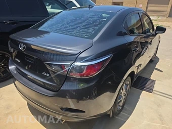 2019 Toyota Yaris XLE Sedan - miniatura 4