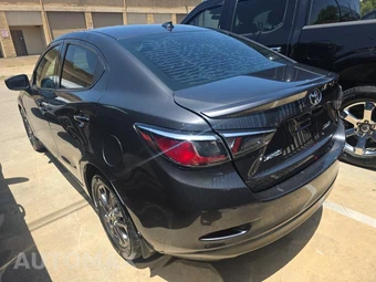 2019 Toyota Yaris XLE Sedan - miniatura 6