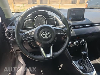 2019 Toyota Yaris XLE Sedan - miniatura 8
