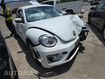 2019 Volkswagen Beetle S Hatchback – miniatura 3