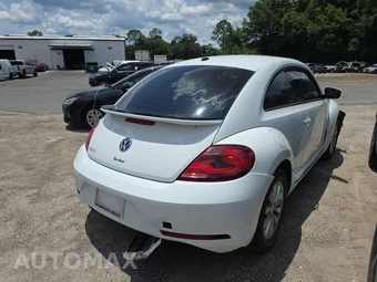 2019 Volkswagen Beetle S Hatchback – miniatura 4