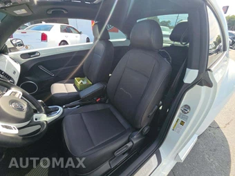 2019 Volkswagen Beetle SE Hatchback - miniatura 3