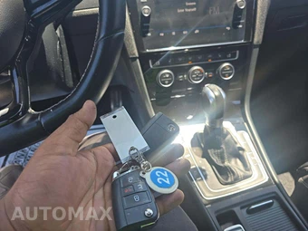 2019 Volkswagen Golf R Hatchback w/DCC & Navigation - miniatura 5
