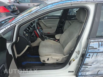 2019 Volkswagen Golf S Hatchback - miniatura 7