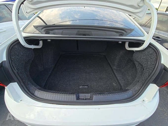 2019 Volkswagen Jetta GLI S - miniatura 14