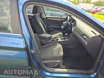 2019 Volkswagen Jetta R-Line – miniatura 8
