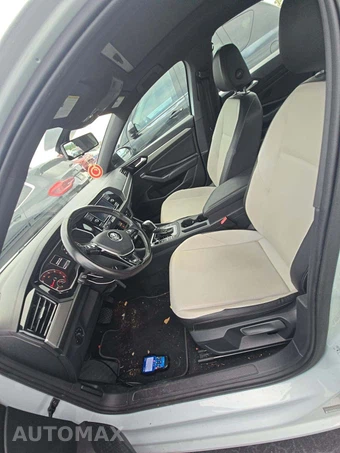 2019 Volkswagen Jetta R-Line - miniatura 6