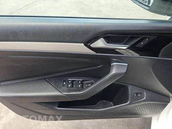 2019 Volkswagen Jetta R-Line – miniatura 9