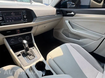 2019 Volkswagen Jetta SE - miniatura 18