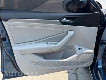 2019 Volkswagen Jetta SE - miniatura 9
