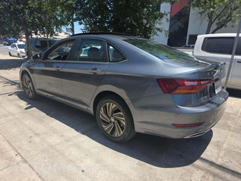 2019 Volkswagen Jetta SEL Premium – miniatura 2