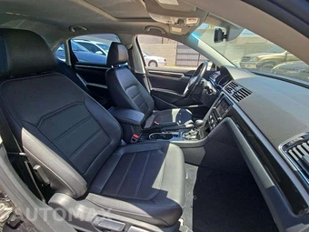 2019 Volkswagen Passat SE R-Line - miniatura 18