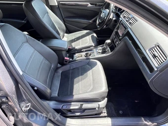 2019 Volkswagen Passat SE R-Line - miniatura 25