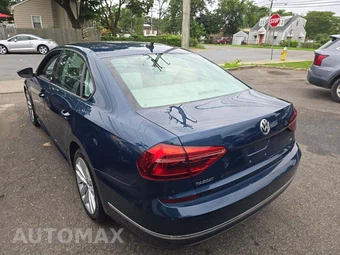 2019 Volkswagen Passat Wolfsburg – miniatura 2