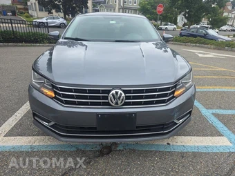 2019 Volkswagen Passat Wolfsburg – miniatura 2