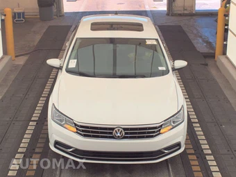 2019 Volkswagen Passat Wolfsburg – miniatura 2