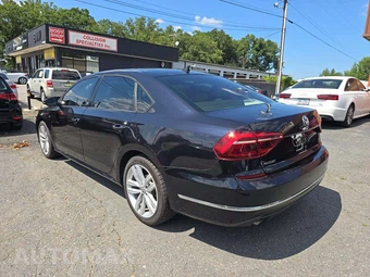 2019 Volkswagen Passat Wolfsburg – miniatura 2