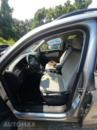 2019 Volkswagen Tiguan SE - miniatura 6