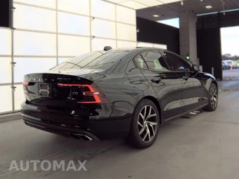 2019 Volvo S60 T5 Momentum - miniatura 4
