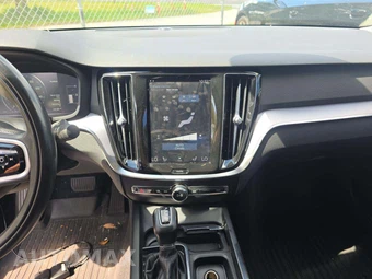 2019 Volvo S60 T5 Momentum – miniatura 10