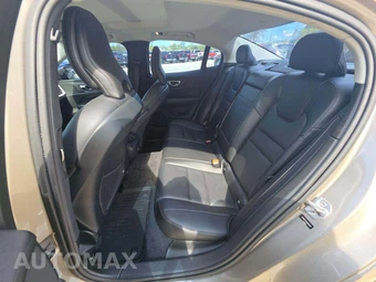 2019 Volvo S60 T5 Momentum – miniatura 13